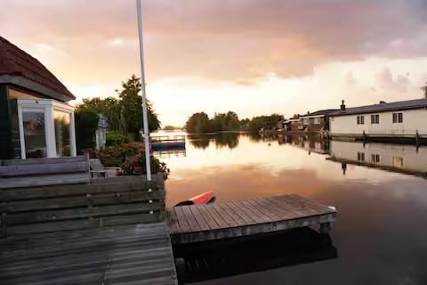 Twilight aan het water — before HostRev