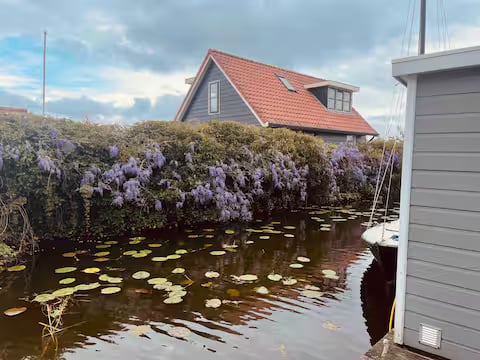 Voorjaar aan het water — before HostRev