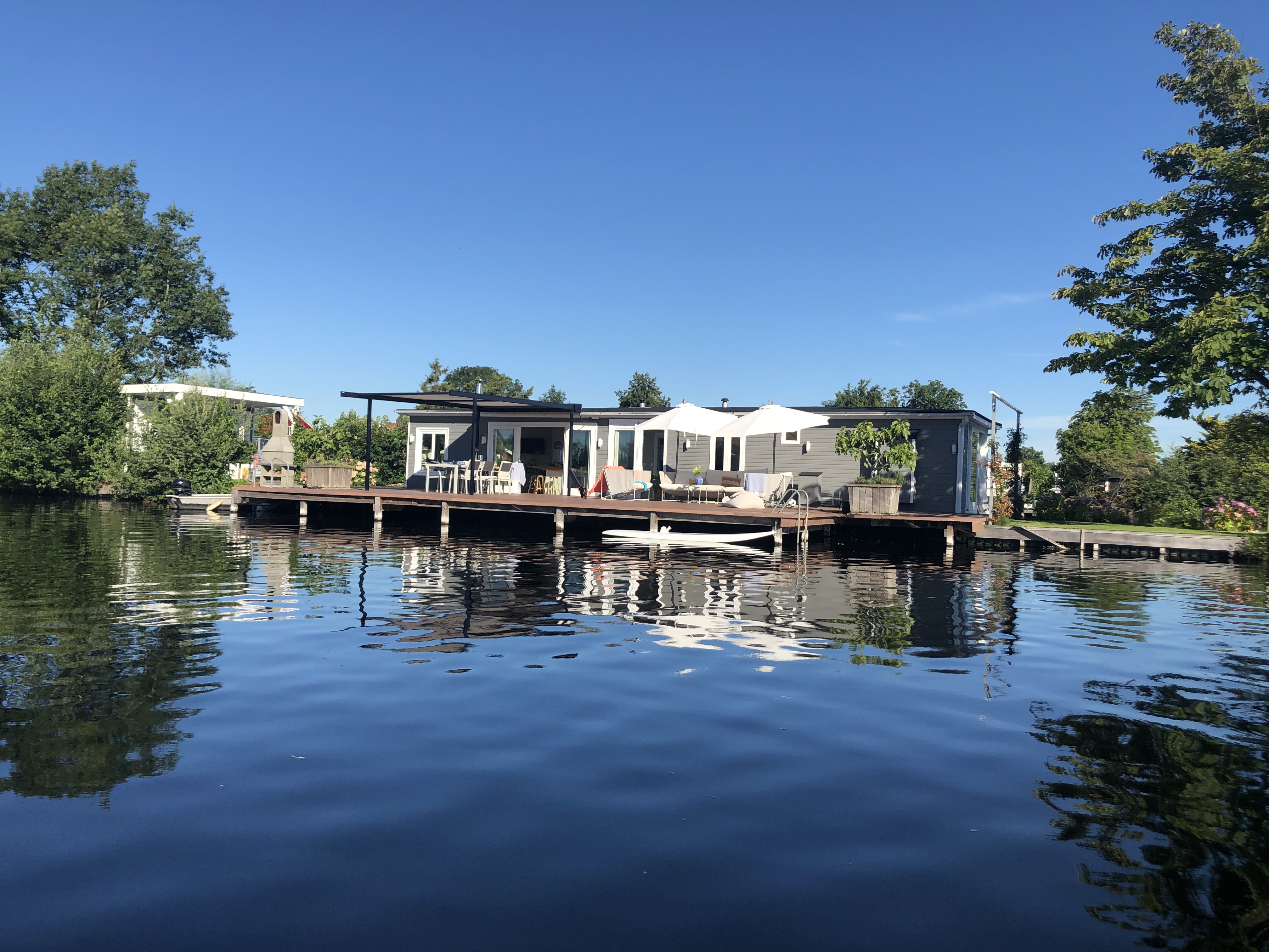 Cottage aan het water — before HostRev