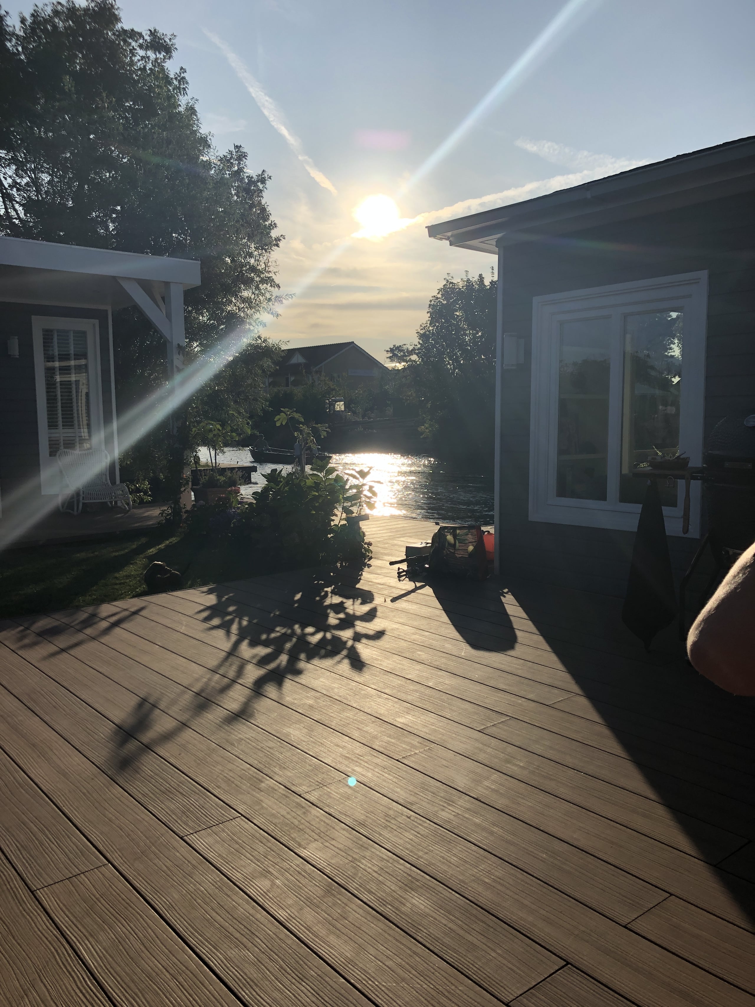 Vlonder bij zonsondergang — before HostRev