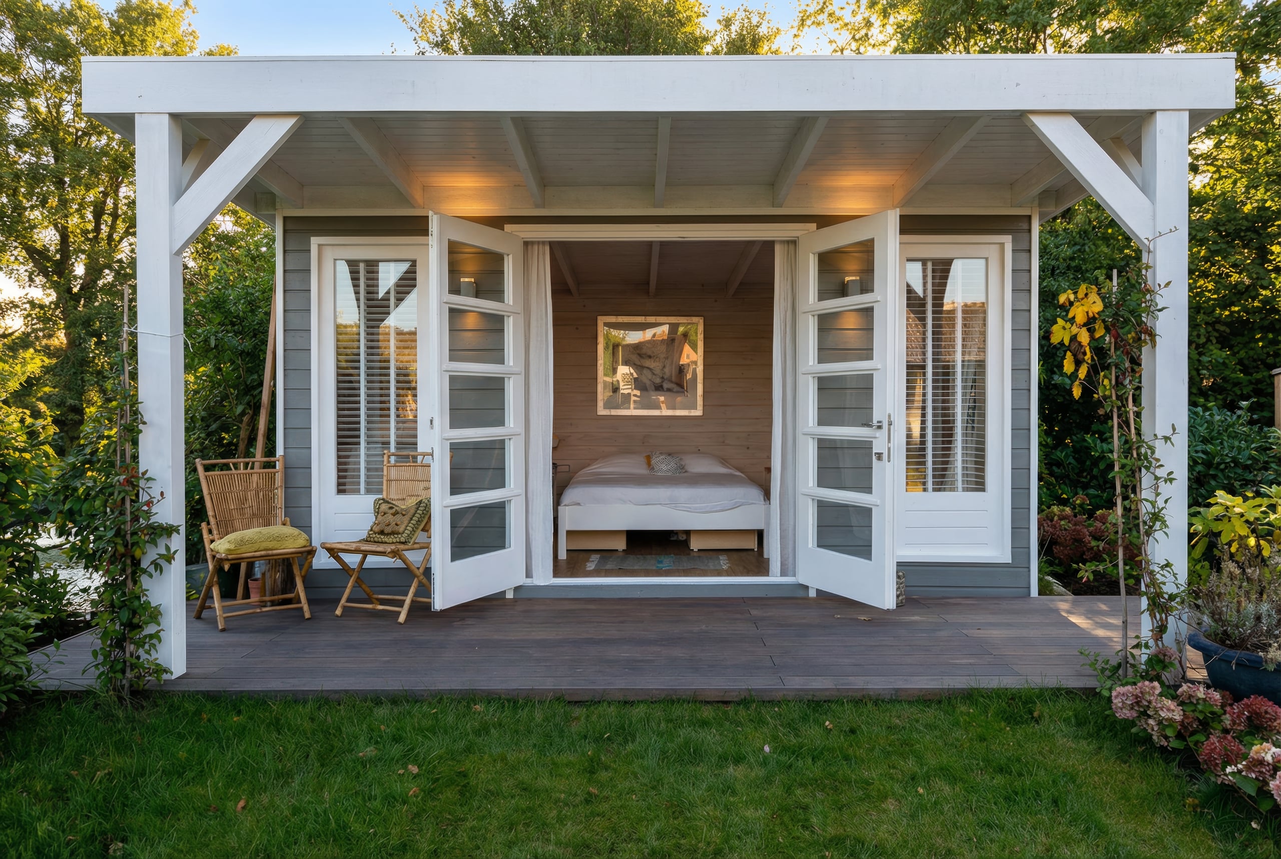 Tuinhuisje met slaapnis — after HostRev enhancement